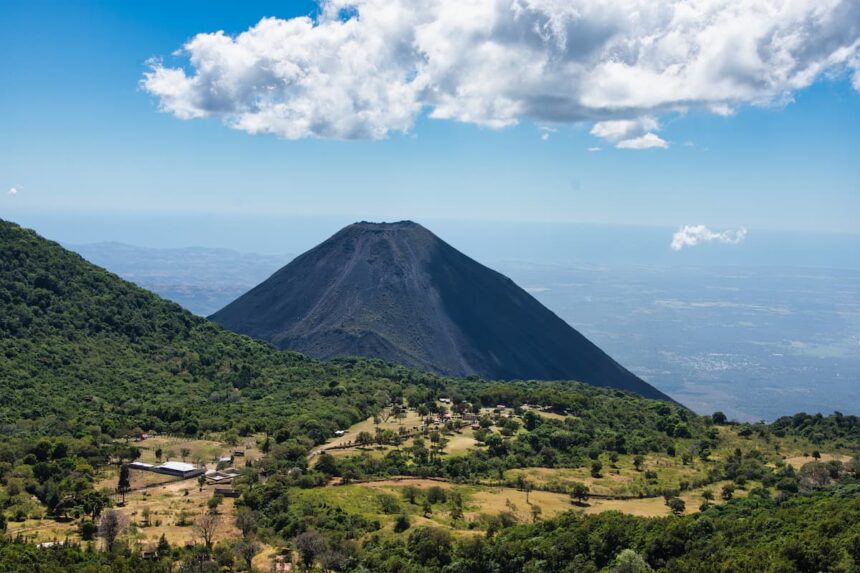 El-Salvador-Lidera-El-Turismo-en-Latinoamerica-en-2024