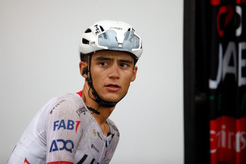Isaac-Del-Toro-Hace-Historia-Con-Triunfo-en-El-Giro-de-Italia